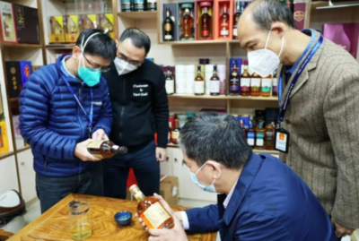 第三季“九號(hào)查酒”行動(dòng)圓滿收官，現(xiàn)場(chǎng)查扣一批假冒“茅臺(tái)1935”，強(qiáng)化酒類市場(chǎng)監(jiān)管